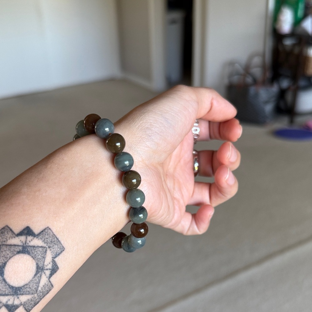 Loulan Tri-color Hetian Jade Beaded Bracelet 10mm - Picture 3 of 8